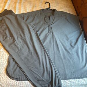 XL top/L pants healing hands scrubs